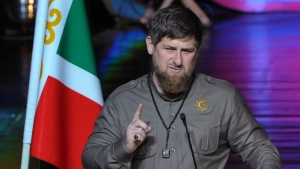 "Верный пехотинец" Кадыров решил поддержать своего шефа. Глава Чечни хочет, чтобы Путин правил вечно