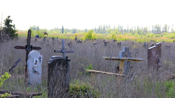 Мертвым из Донбасса даже на том свете нет покоя: в Донецке назвали взрывоопасные кладбища, которые запрещено посещать даже в поминальные дни