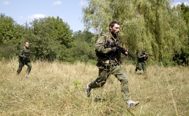 Обострение ситуации в Донбассе: боевики ведут обстрелы вдоль всей линии разграничения