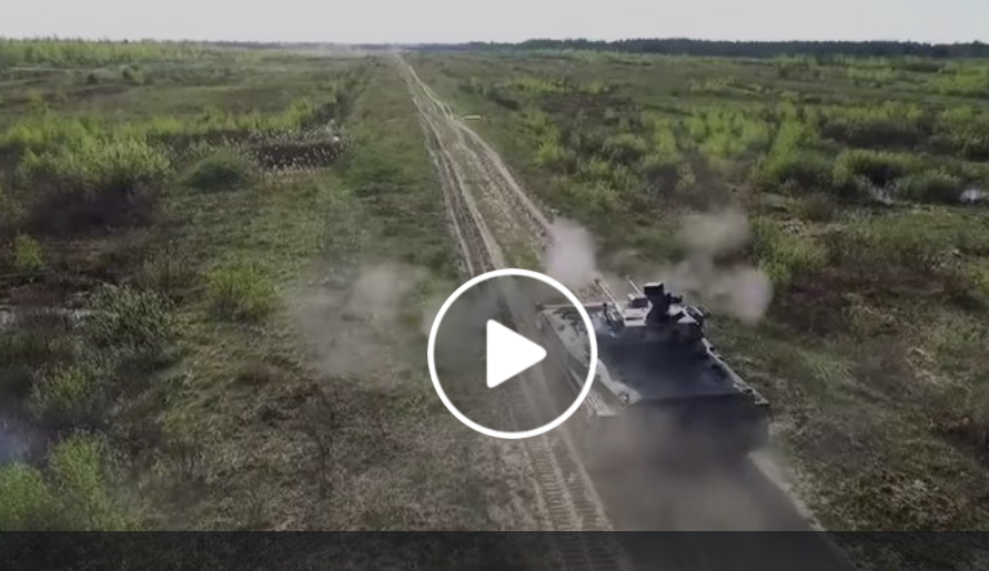 Порошенко опубликовал видео нового оружия для ВСУ: боевой модуль для БМП впечатлил Сеть - кадры
