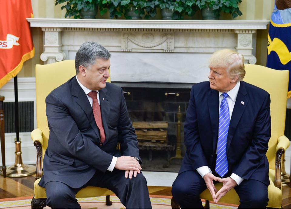 Порошенко отреагировал на подписание Трампом законопроекта о санкциях против Кремля и поздравил с этим украинцев