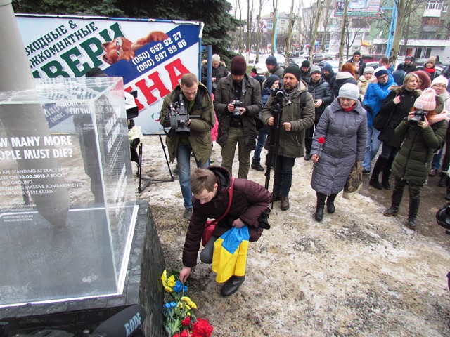 В Краматорске открыли памятник жертвам российской агрессии на Донбассе - кадры