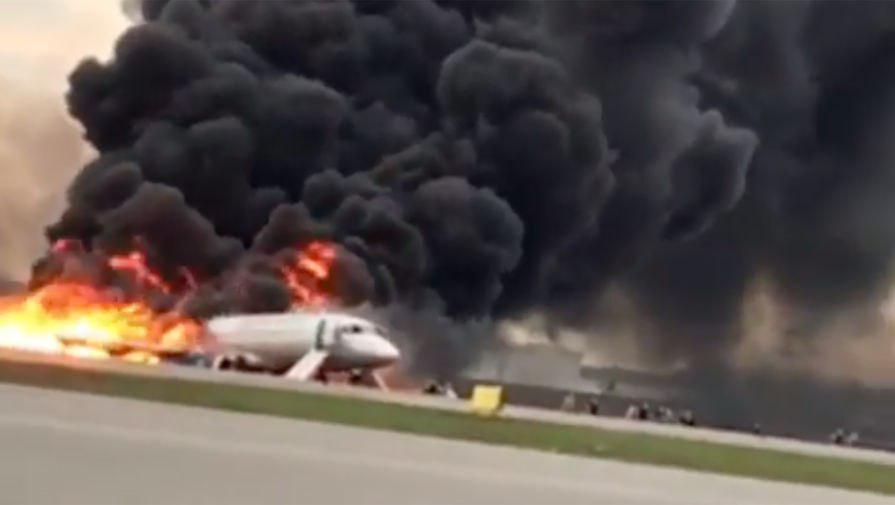 Появилась основная версия возгорания на борту самолета Sukhoi Superjet 100 в Шереметьево