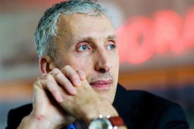 Политический обозреватель Пономарь объяснил, кто стоит за блокированием трибуны в Раде