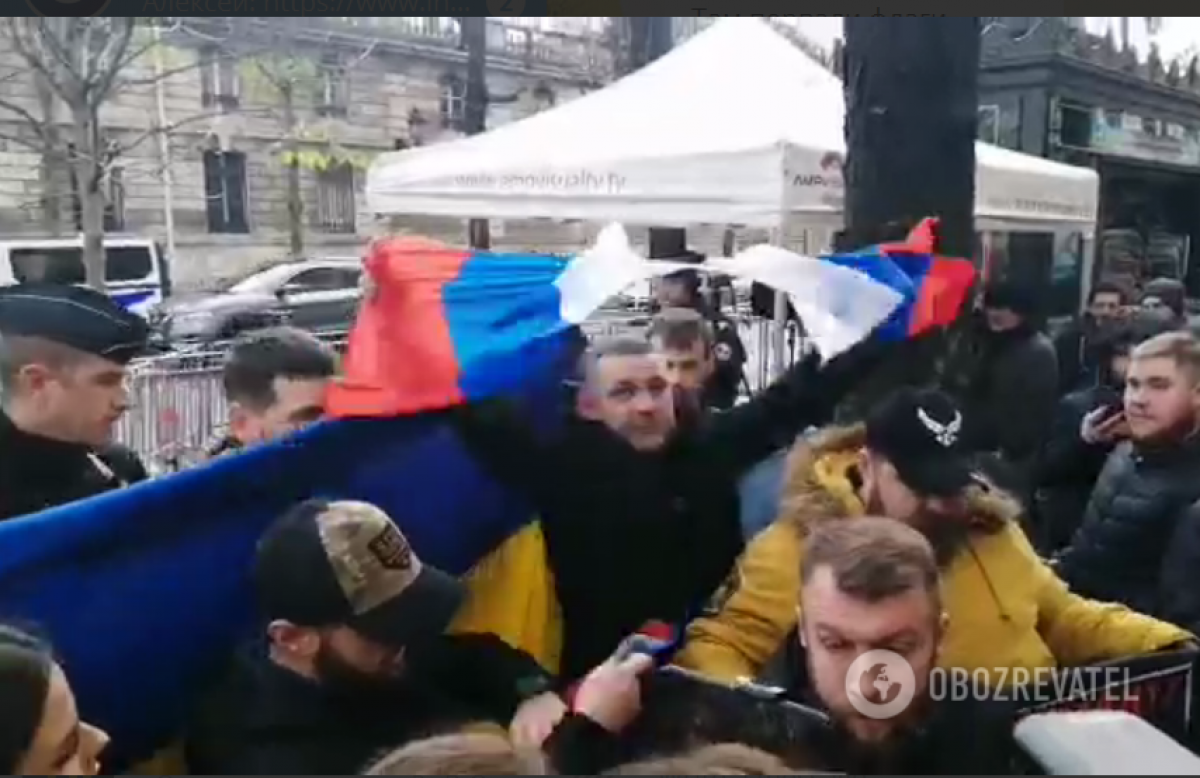 Ветераны АТО порвали флаги России и "ДНР" в Париже - видео вызвало гнев россиян