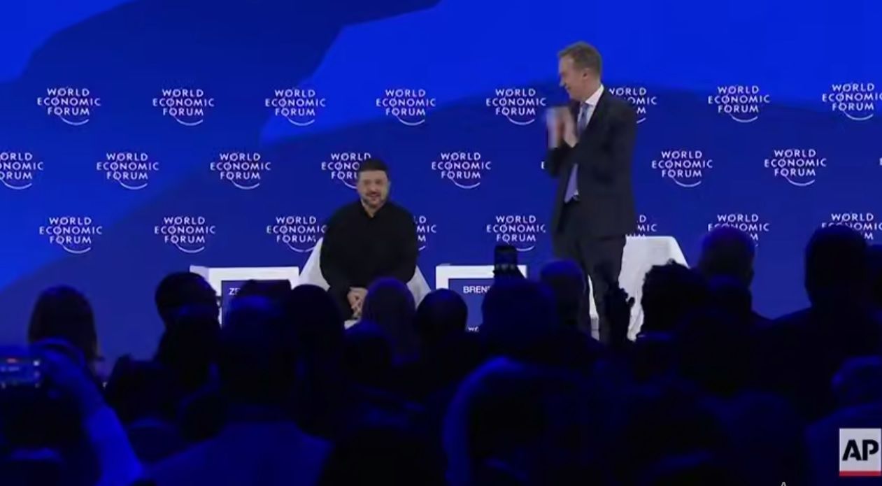 Зеленскому ​в Давосе устроили стоячую овацию: на видео попало, что он сказал