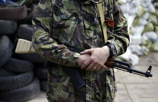 Террористы "ДНР" в отчаянии заклеили весь Донецк объявлениями - резонансные кадры