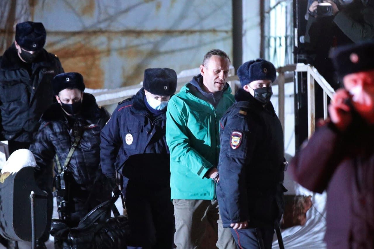 ФСБ "вычислила" полицейского, который "слил" данные расследователям отравления Навального