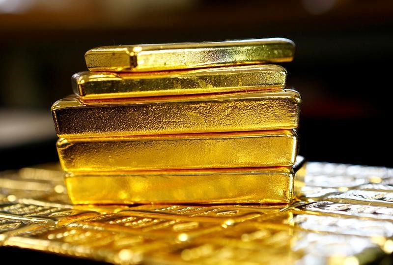 Россию и Китай "поймали" на рекордной скупке золота: для чего они это делают