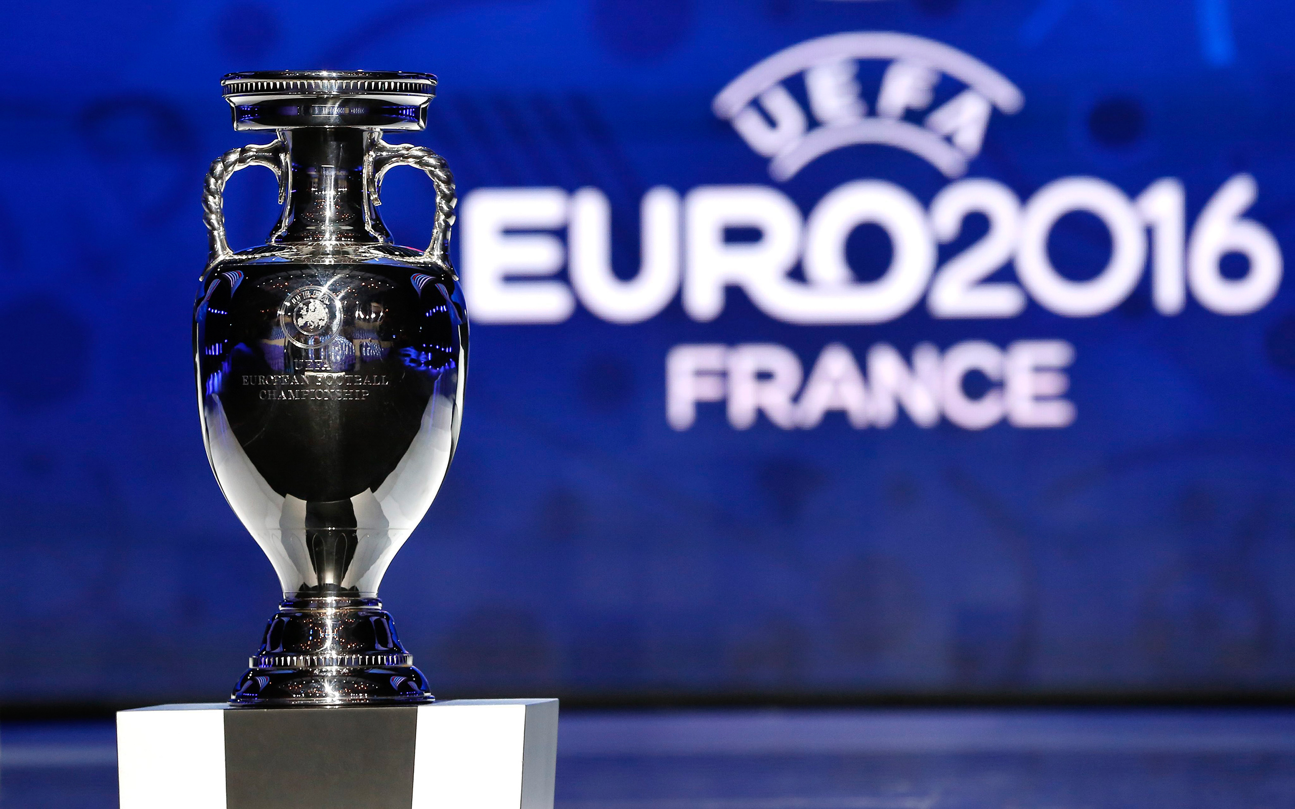 Власти Франции огорчили футбольных фанатов: на Евро-2016 запрещена уличная трансляция матчей