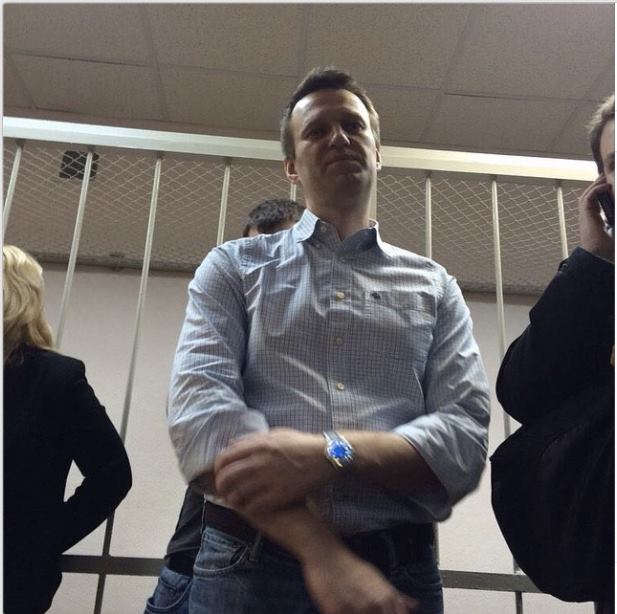Борис Немцов о приговоре братьям Навальным: Олега взяли в заложники, а Алексея теперь будут дискредитировать
