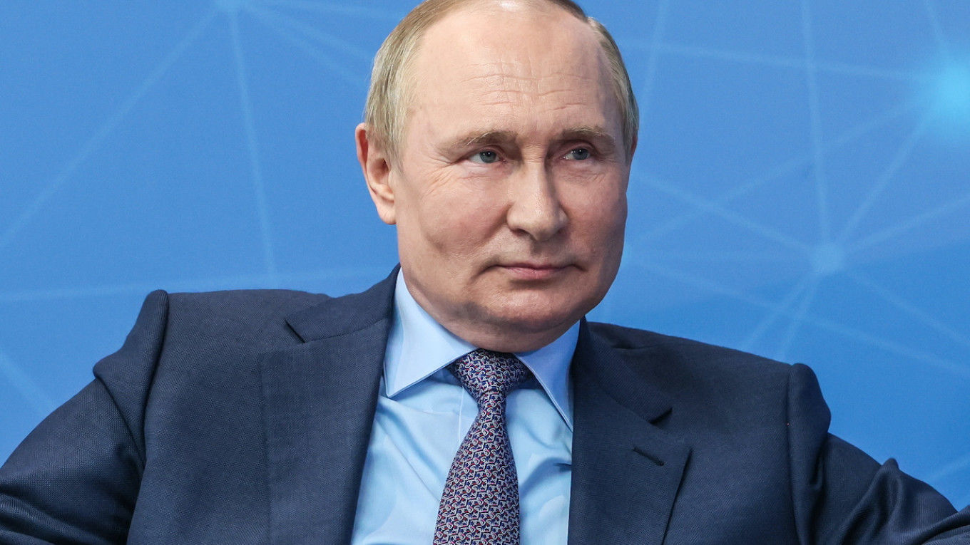 ​В условиях всемирной блокады Путин поручил разведке заполучить иностранные технологии для промышленности