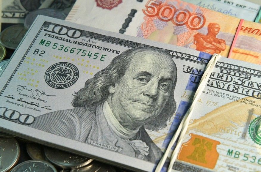 ​Несмиян разъяснил, почему "Райффайзенбанк" в РФ ввел комиссию за хранение долларов и евро