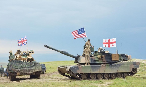 Путин и Кремль в жесткой панике: американские танки "Абрамс", БМП "Брэдли" и БТР "Страйкер" активно прибывают в Грузию, появились первые подробности