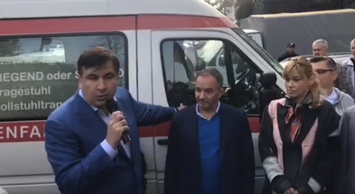 Саакашвили вывел толпу людей под Кабмин из-за скандального решения Гройсмана: стало известно о главном требовании митингующих - кадры
