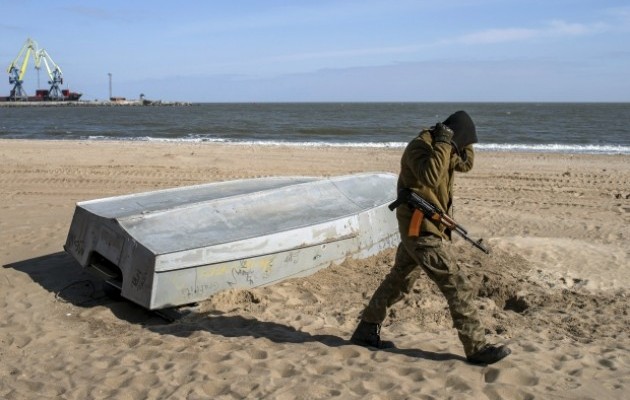 ​Уже не стесняются: к ОБСЕ под Мариуполем открыто подходят российские военные