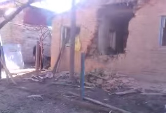 Как выглядит Авдеевка после обстрела "Градами": гигантские воронки и разбитый частный сектор