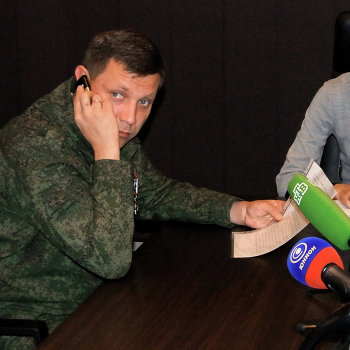 Захарченко: помощник президента РФ Сурков помогает нам во всём