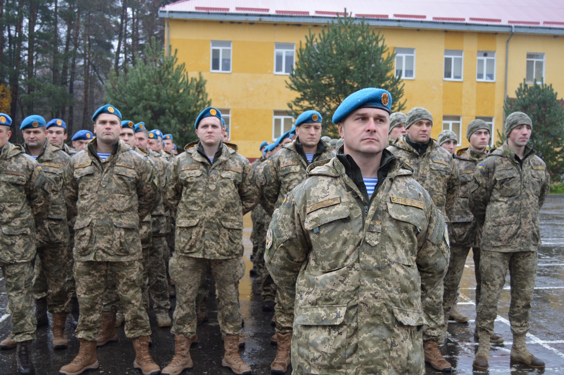 Учеба вместе с союзниками: на Львовщине начались совместные учения десантников Украины, Польши, Канады и Литвы
