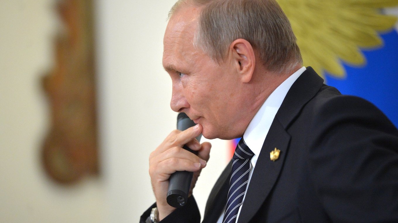 В телефонном разговоре с Макроном Путин пожаловался на "русофобов-украинцев" 