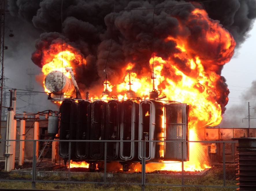 Пожар в Севастополе: из-за перегрузки сети горит трансформаторная подстанция