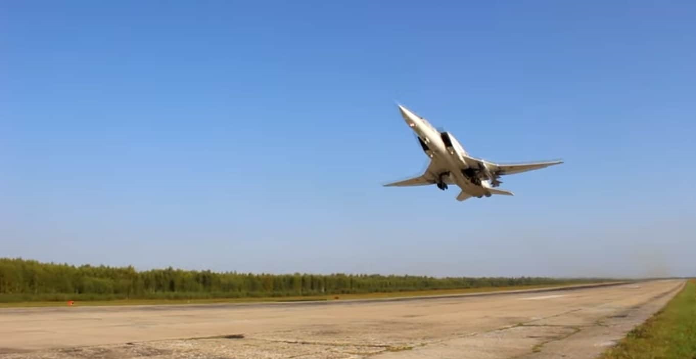РФ подняла боевую авиацию над Крымом: самолеты летали над Казантипским заповедником