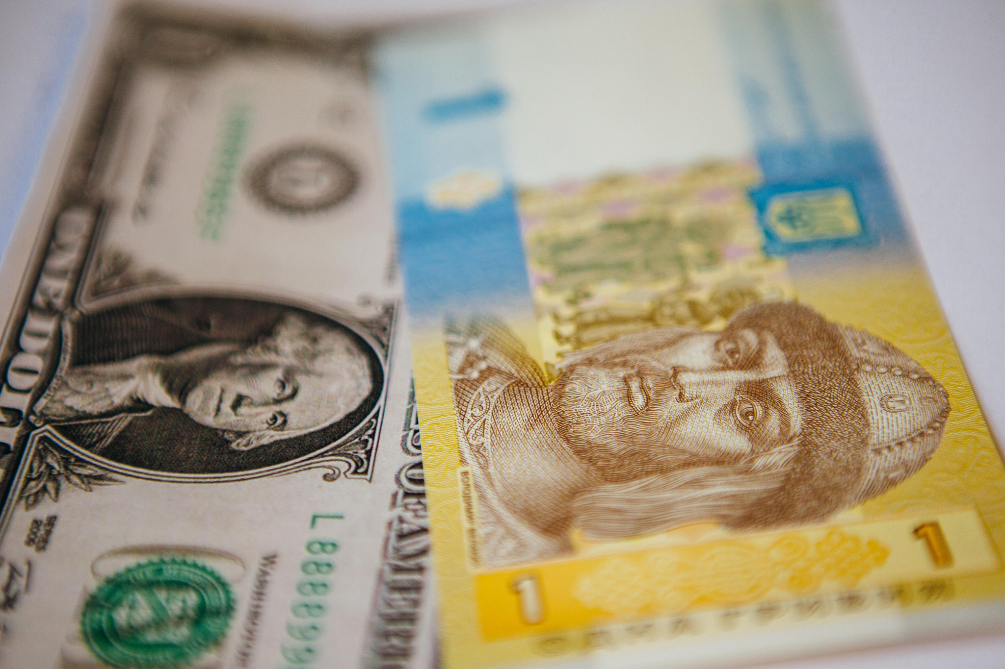 В Украине резко подорожал курс доллара, гривна теряет позиции