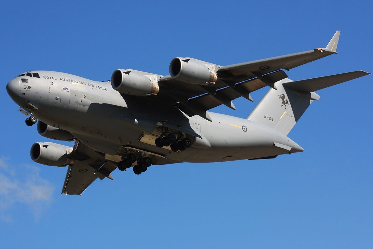 У Києві приземлився військово-транспортний літак США Boeing C-17: що відомо 