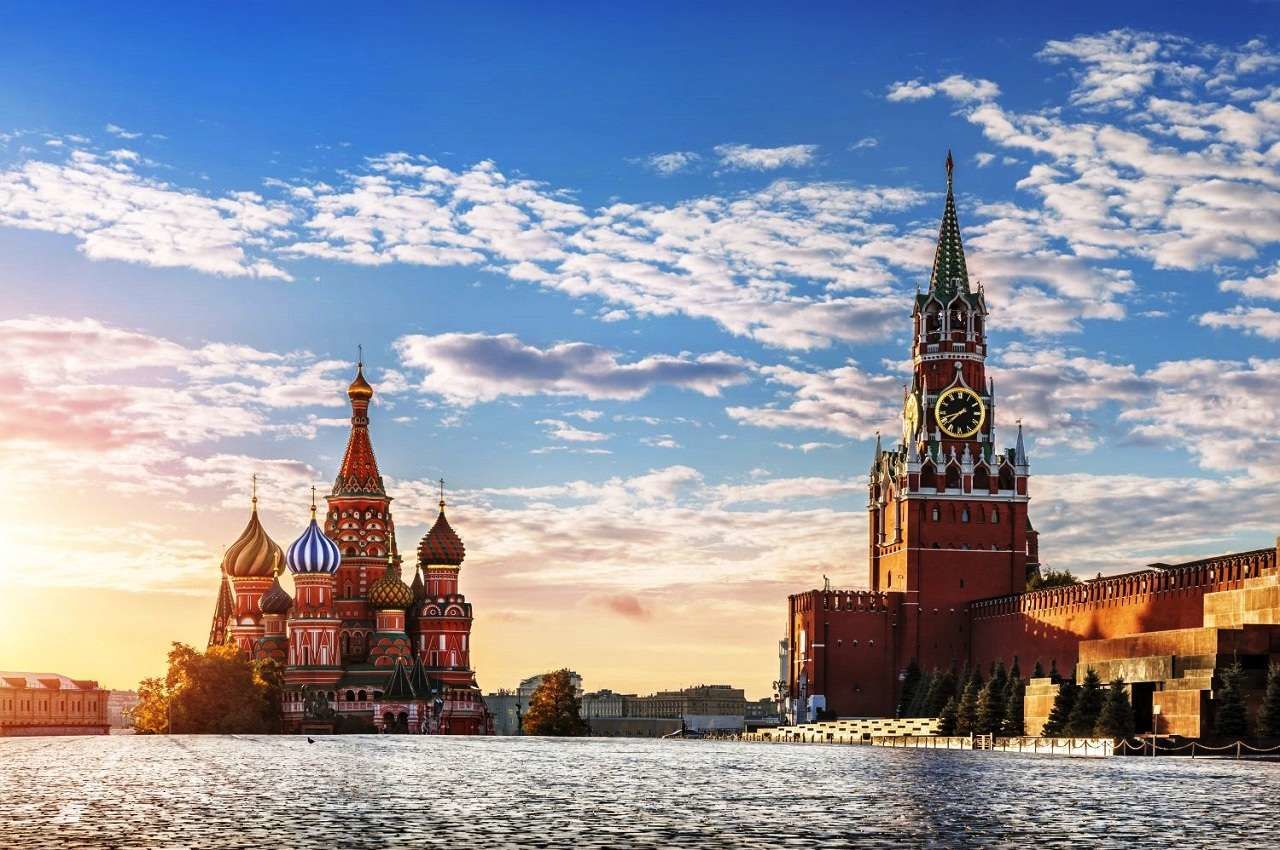 В Москве закрывают Красную площадь, а МВД и Росгвардию переводят на ...
