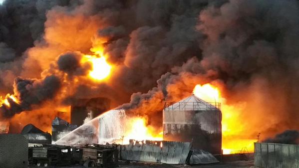На нефтебазе под Киевом выгорело 4 резервуара с нефтепродуктами