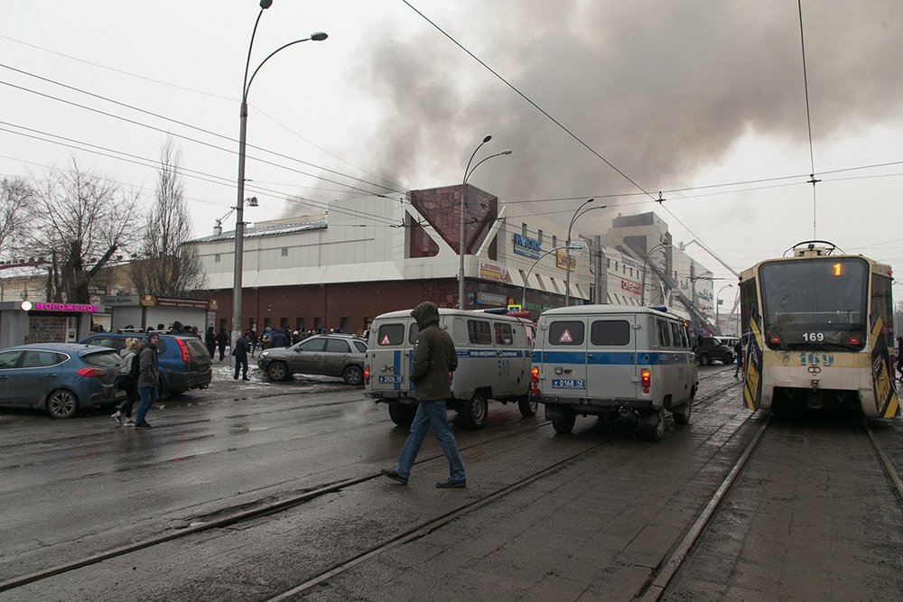 Самому младшему ребенку только два года: в Сети появился список пропавших без вести на пожаре в Кемерово – новые кадры смертельной трагедии