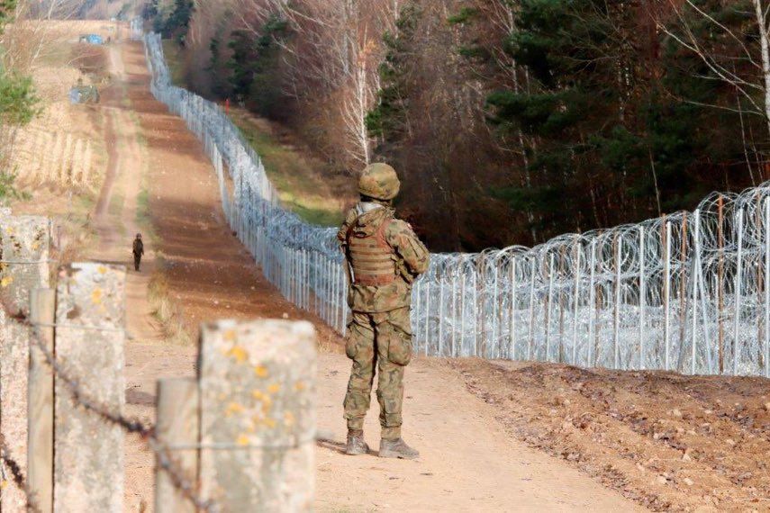 Війська Британії допоможуть Польщі у захисті кордону, який штурмують мігранти з боку Білорусі