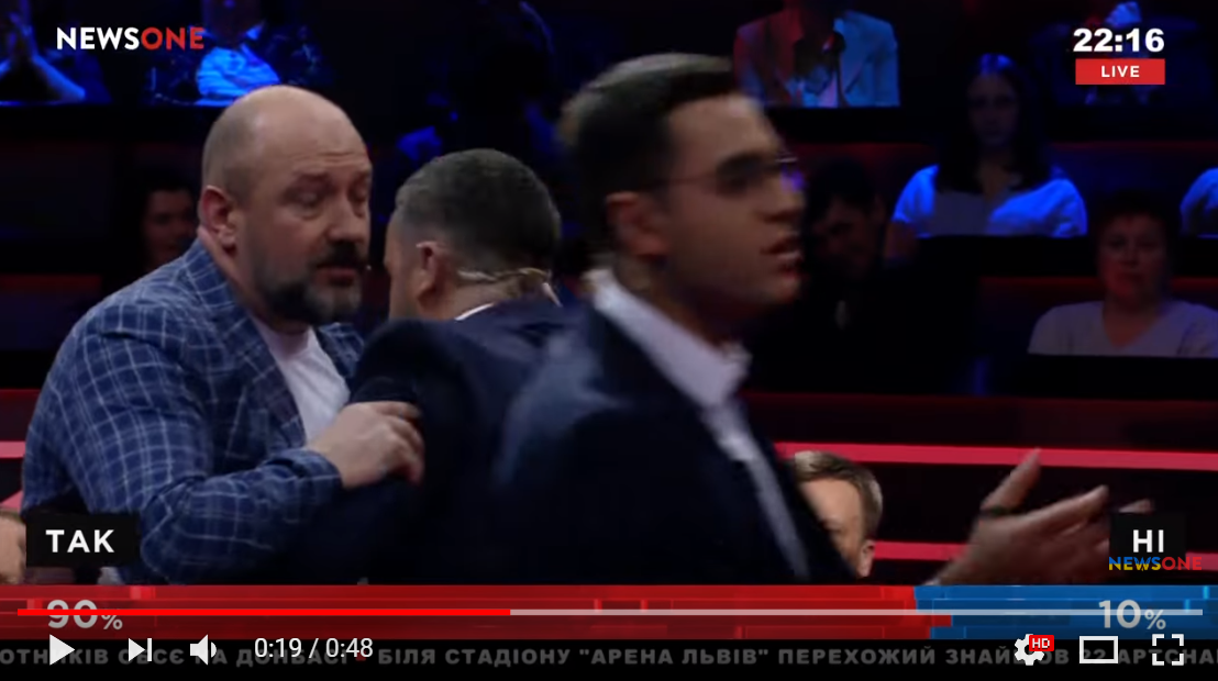 Грандиозный скандал с дракой депутатов на украинском ТВ: опубликовано видео, как нардепу партии Ляшко сломали нос в прямом эфире, - кадры