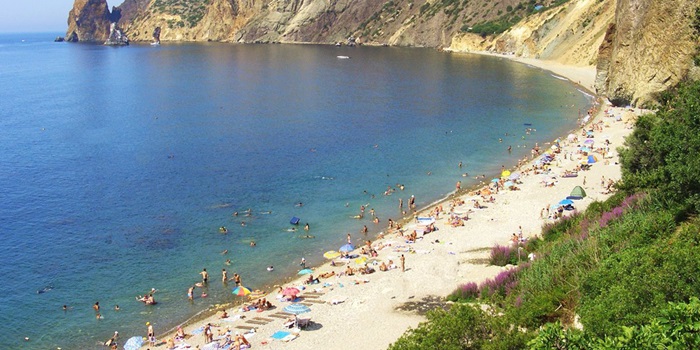 В аннексированном Крыму начался курортный "обвал" в преддверии открытия Турции для российских туристов 