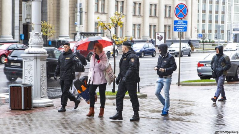 В Беларуси массово арестовывают оппозиционеров, которые организовывали антиправительственный митинг "Марш возмущенных белорусов - 2", - известно о задержании 6 человек