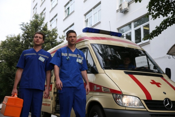 В Киеве врачи "скорой" боятся ездить на Борщаговку и Троещину: пациенты встречают их с оружием