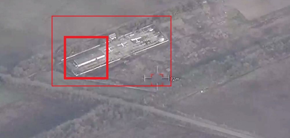 ВСУ сбросили авиабомбу JDAM на ангар с российскими военными: видео мощного взрыва