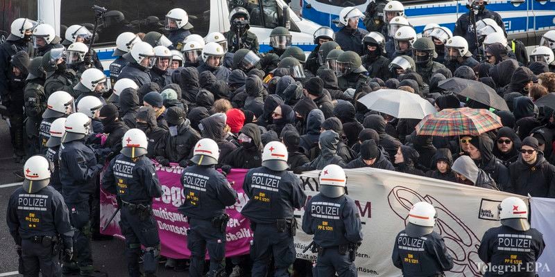 Массовые аресты в Штутгарте: четыреста граждан выступили против съезда партии ‘Альтернатива для Германии’ 