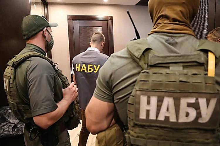 Обыски у руководства НГУ: 6 топ-офицеров аппарата отстранены от должностей