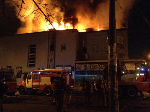 Огонь уничтожил крышу киевского кинотеатра «Жовтень»