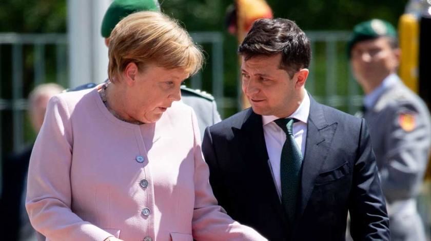 Меркель созвонилась с Зеленским после "непростых" переговоров Ермака и Козака в Берлине