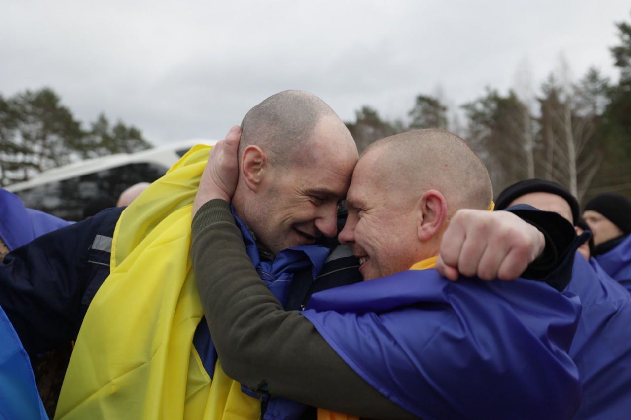 Результат договоренностей в Женеве: 200 украинцев вернулись домой из российского плена