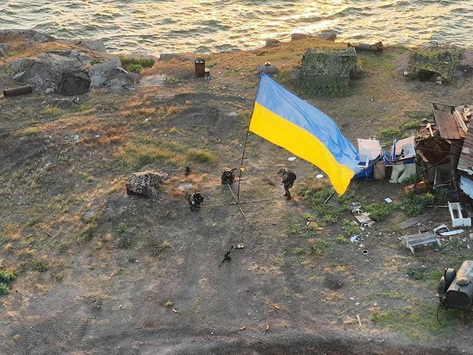 "Какие же они ущербные", – Злой Одессит про реакцию российских военных на возвращение флага Украины на Змеиный