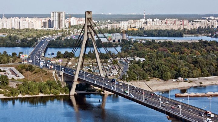 В Киеве наконец-то переименовали Московский мост: стало известно его новое название 