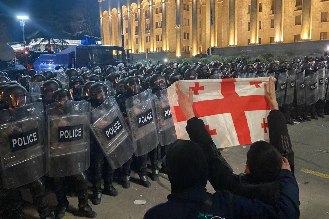 ​Восстание в Грузии: протестующие в Тбилиси дали властям час на выполнение 2 требований
