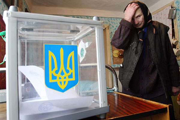 Выборы в Украине: пирамида подкупа в Днепропетровске и “благотворительность” в Чернигове