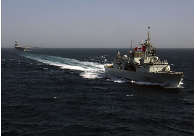 В Минобороне РФ отрицают, что их самолеты приближались с канадскому фрегату "Торонто" в Черном море