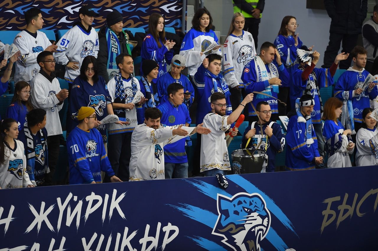 Поступок казахстанских болельщиков по отношению к Гимну РФ привел в ярость россиян 
