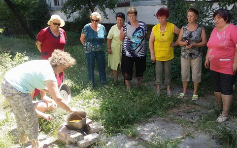 ​XXІ век: жители Феодосии из-за оккупанта вынуждены готовить еду на кострах - кадры