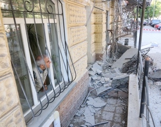 Ужасные подробности обвала части дома в Одессе: мужчину не могут достать из-под завалов плит